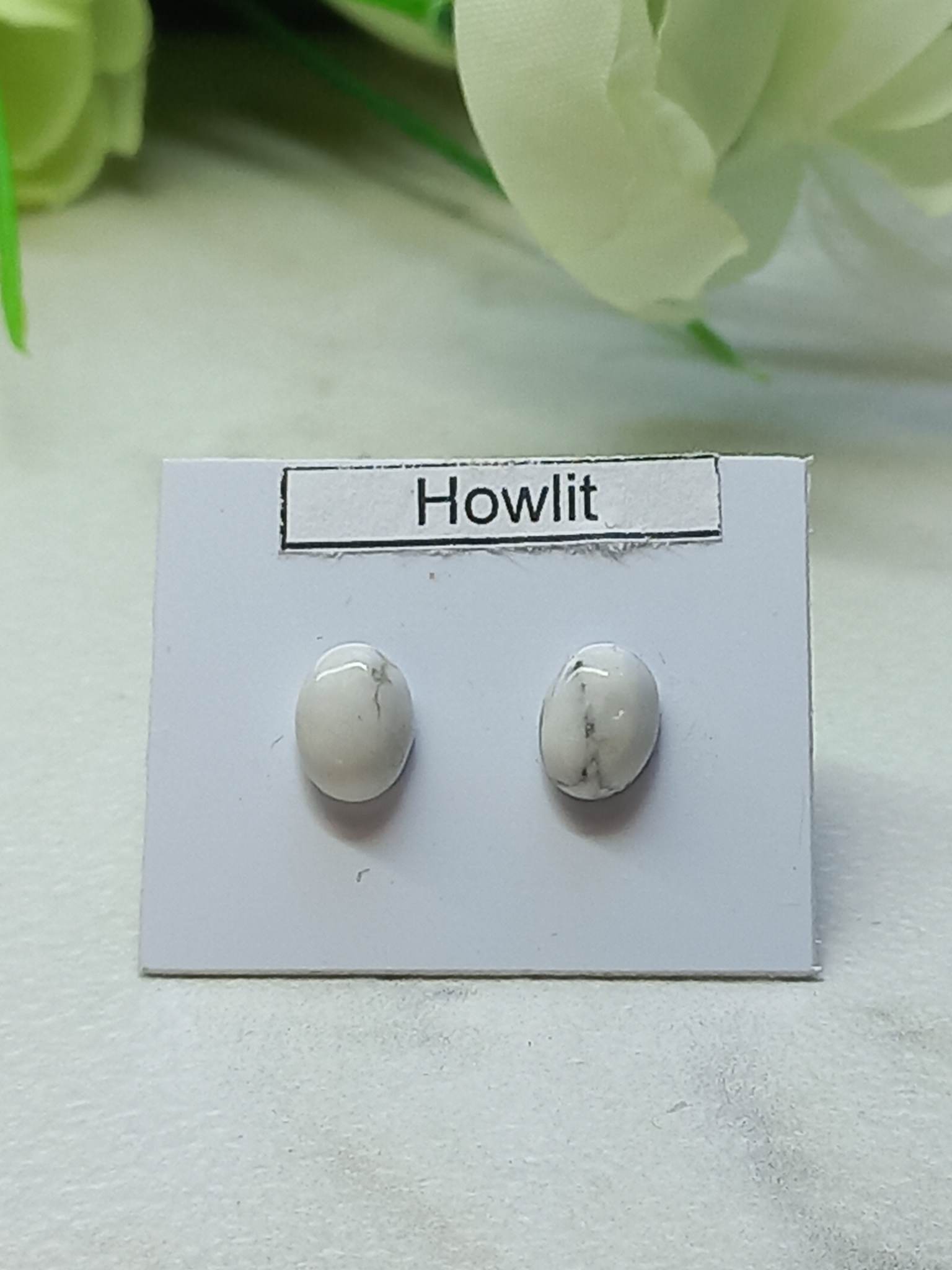 Howlit ovális beszúrós füli